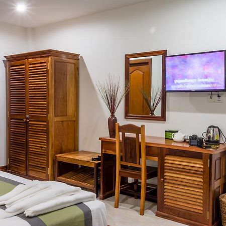Relax Hotel Phnom Penh Exterior photo