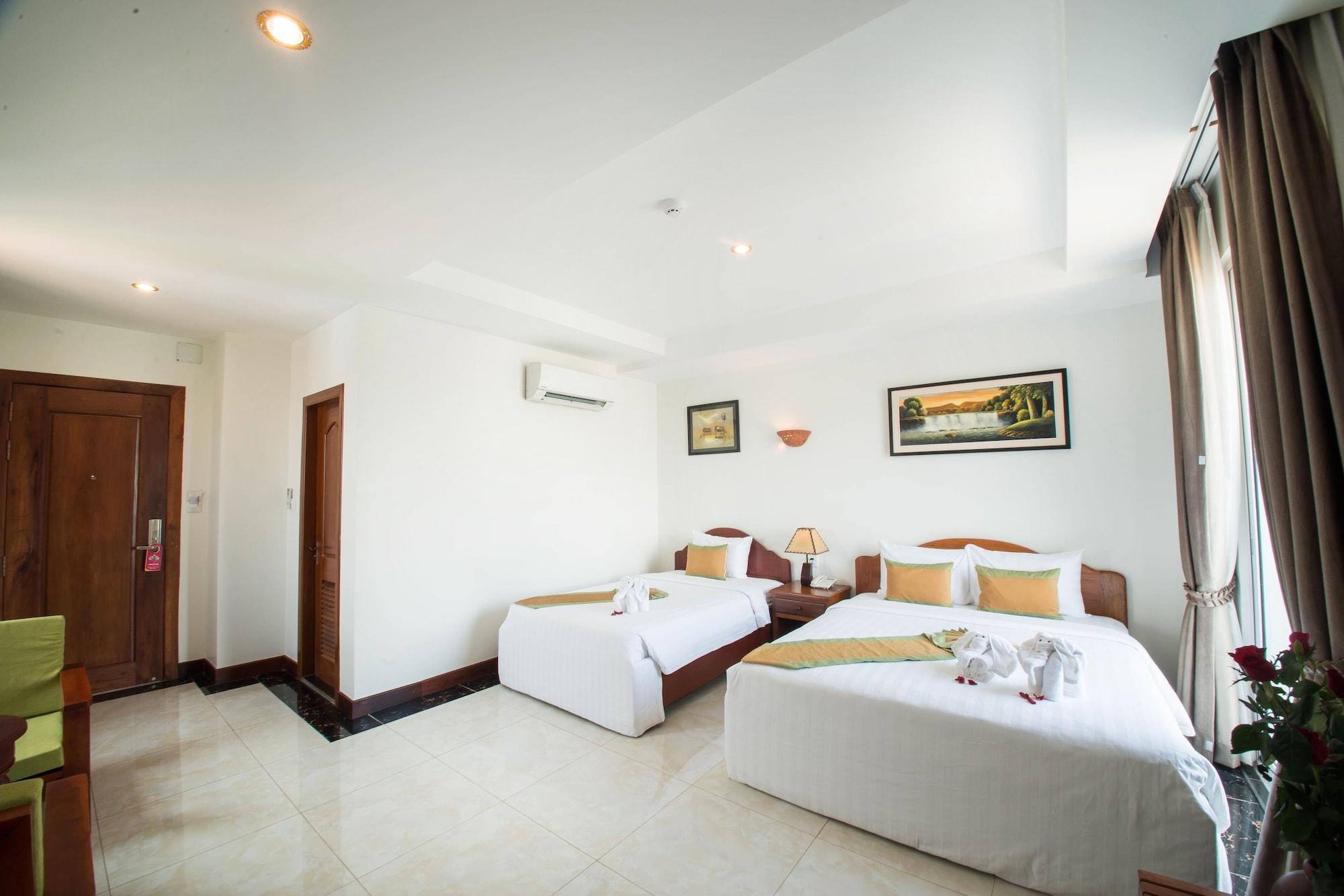 Relax Hotel Phnom Penh Exterior photo