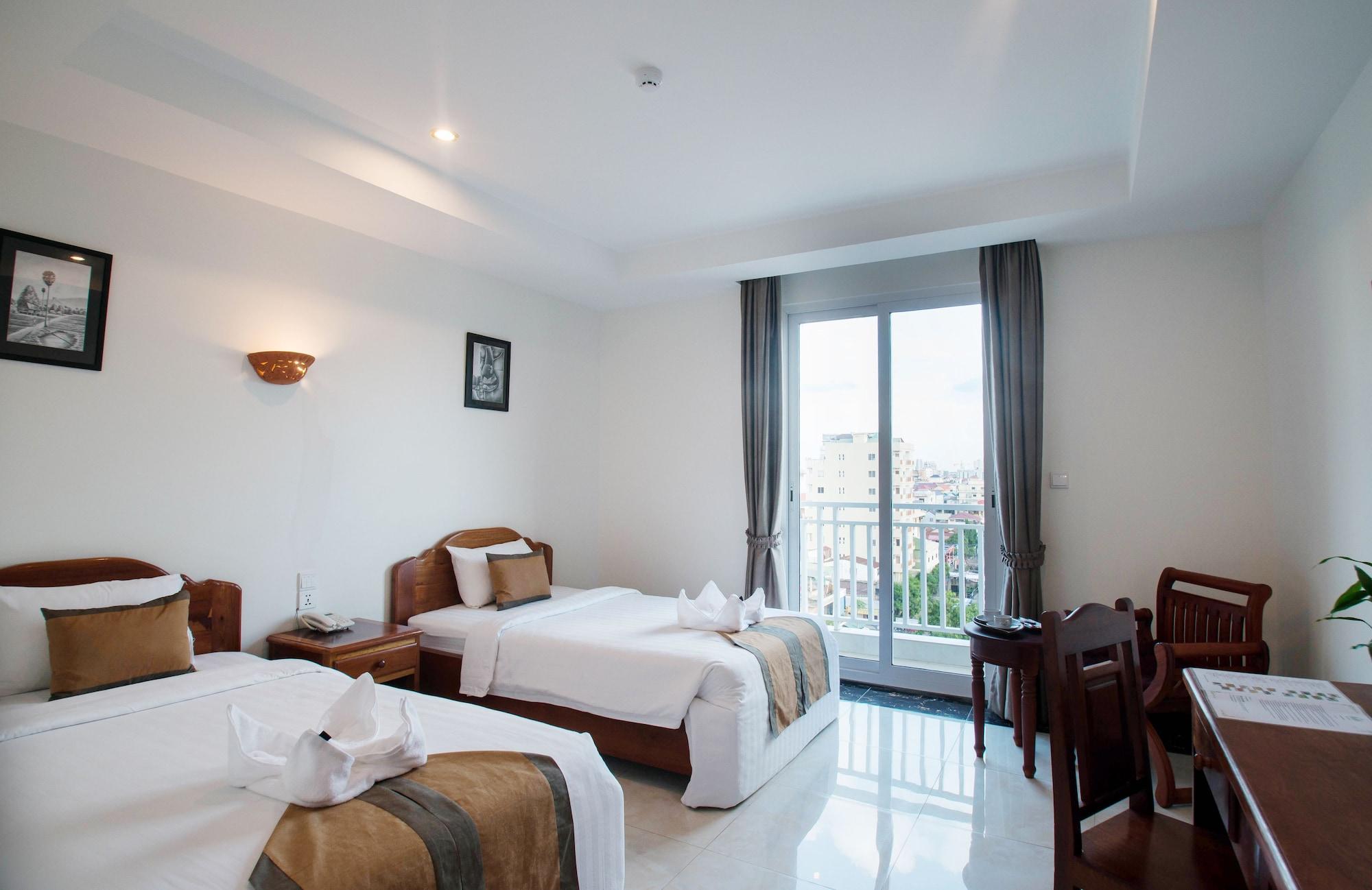 Relax Hotel Phnom Penh Exterior photo