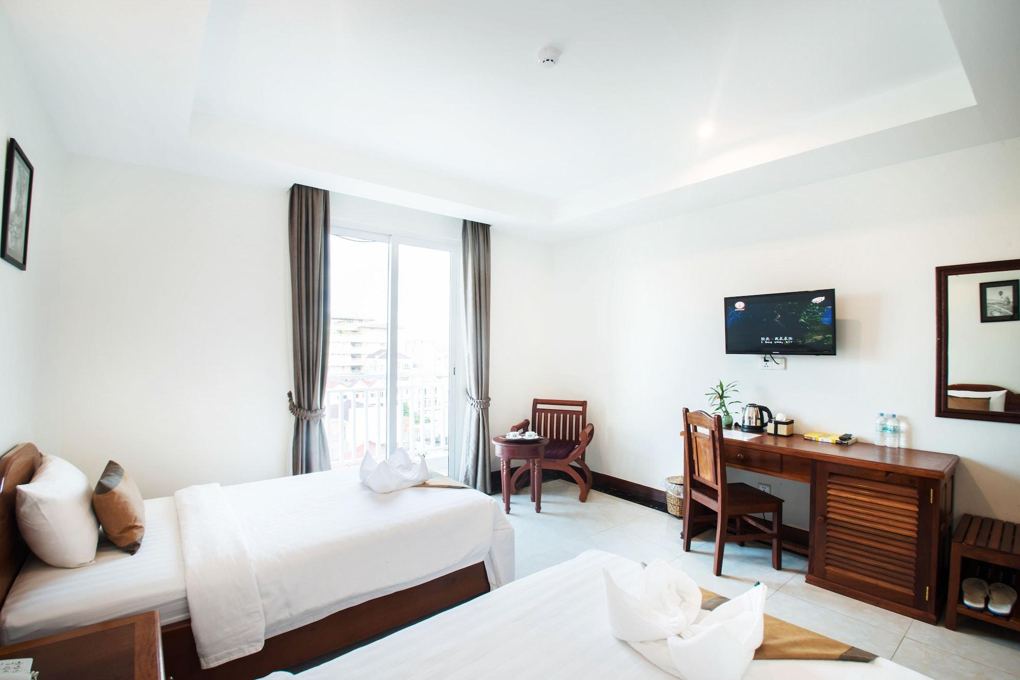 Relax Hotel Phnom Penh Exterior photo