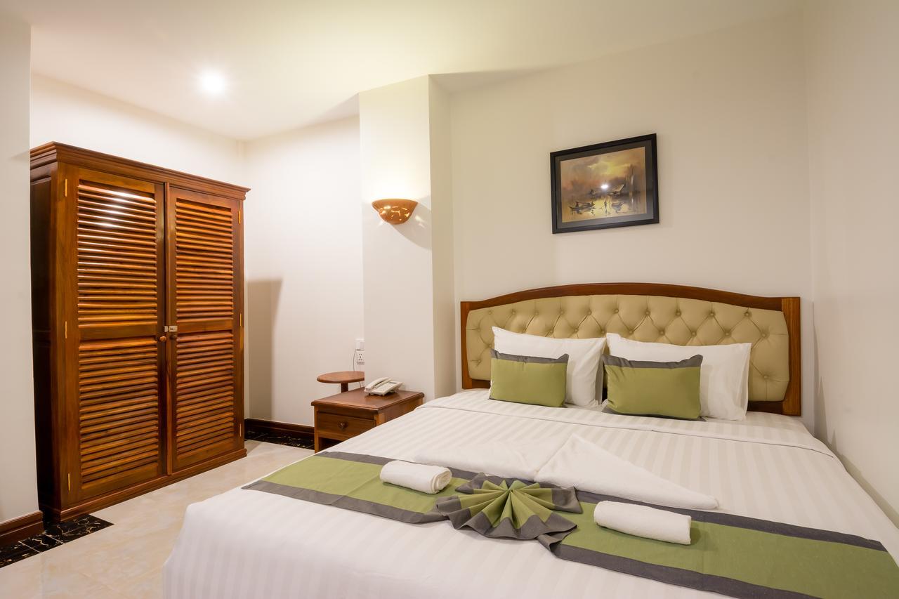 Relax Hotel Phnom Penh Exterior photo