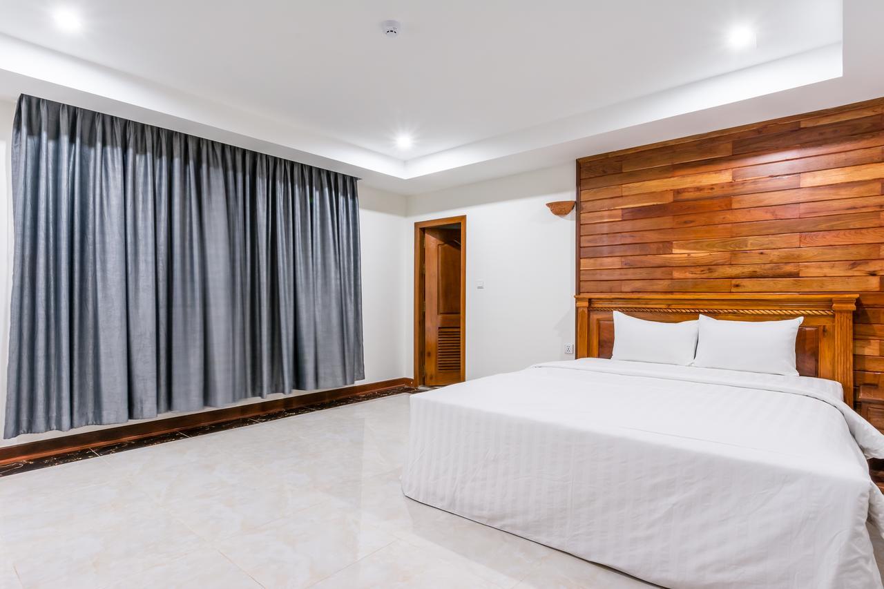 Relax Hotel Phnom Penh Exterior photo