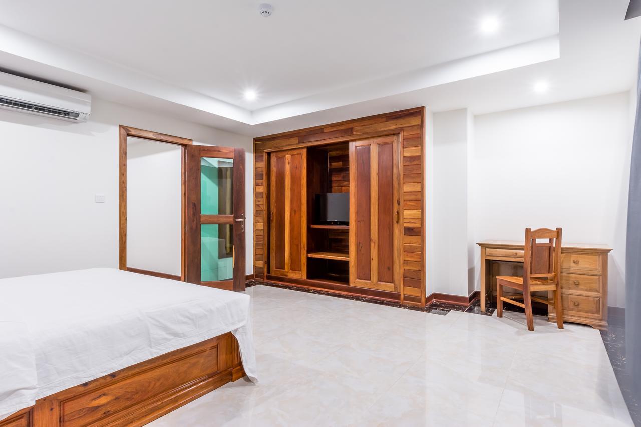 Relax Hotel Phnom Penh Exterior photo