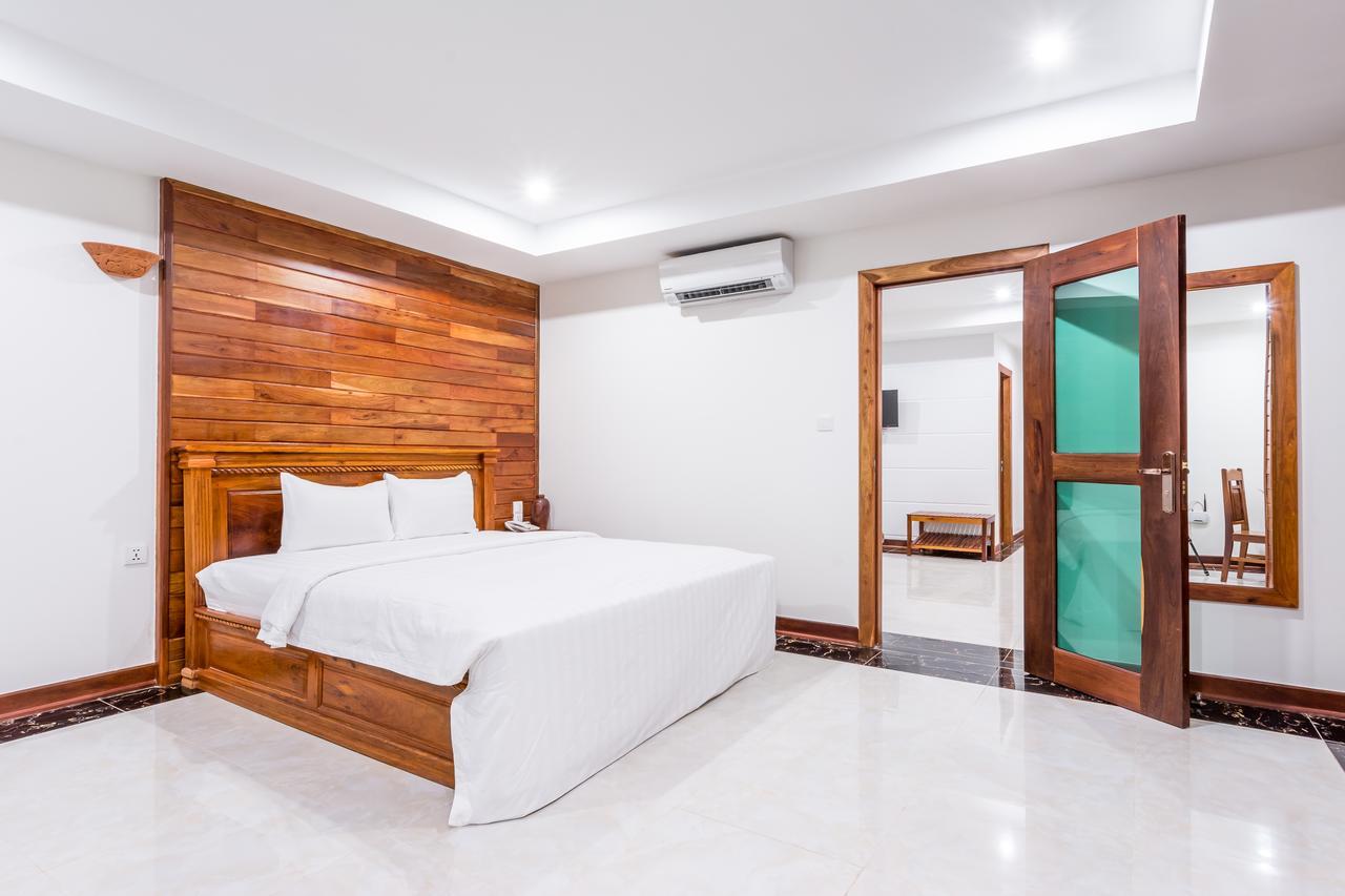 Relax Hotel Phnom Penh Exterior photo