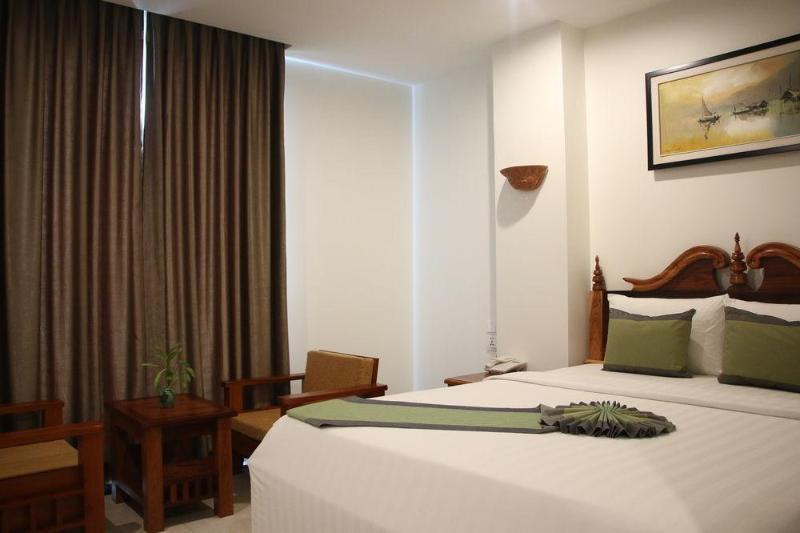 Relax Hotel Phnom Penh Exterior photo