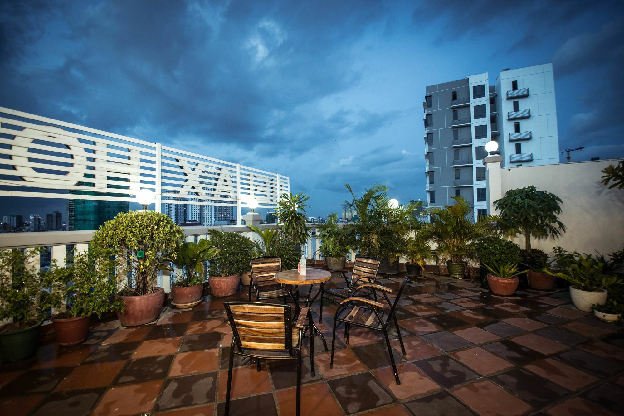 Relax Hotel Phnom Penh Exterior photo