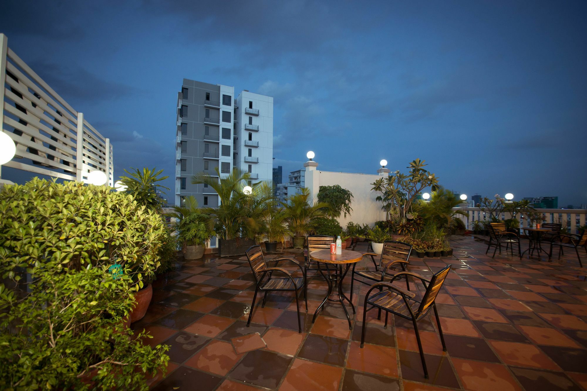 Relax Hotel Phnom Penh Exterior photo