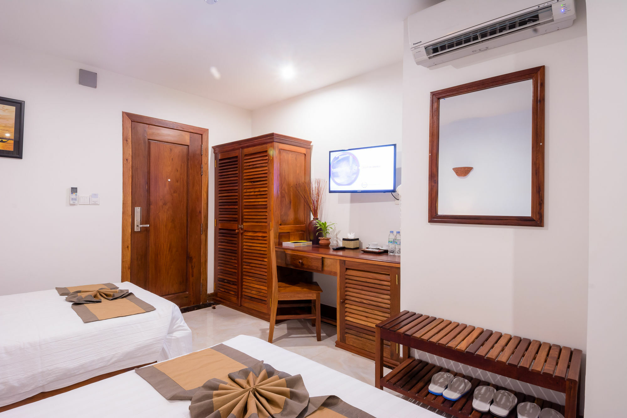 Relax Hotel Phnom Penh Exterior photo