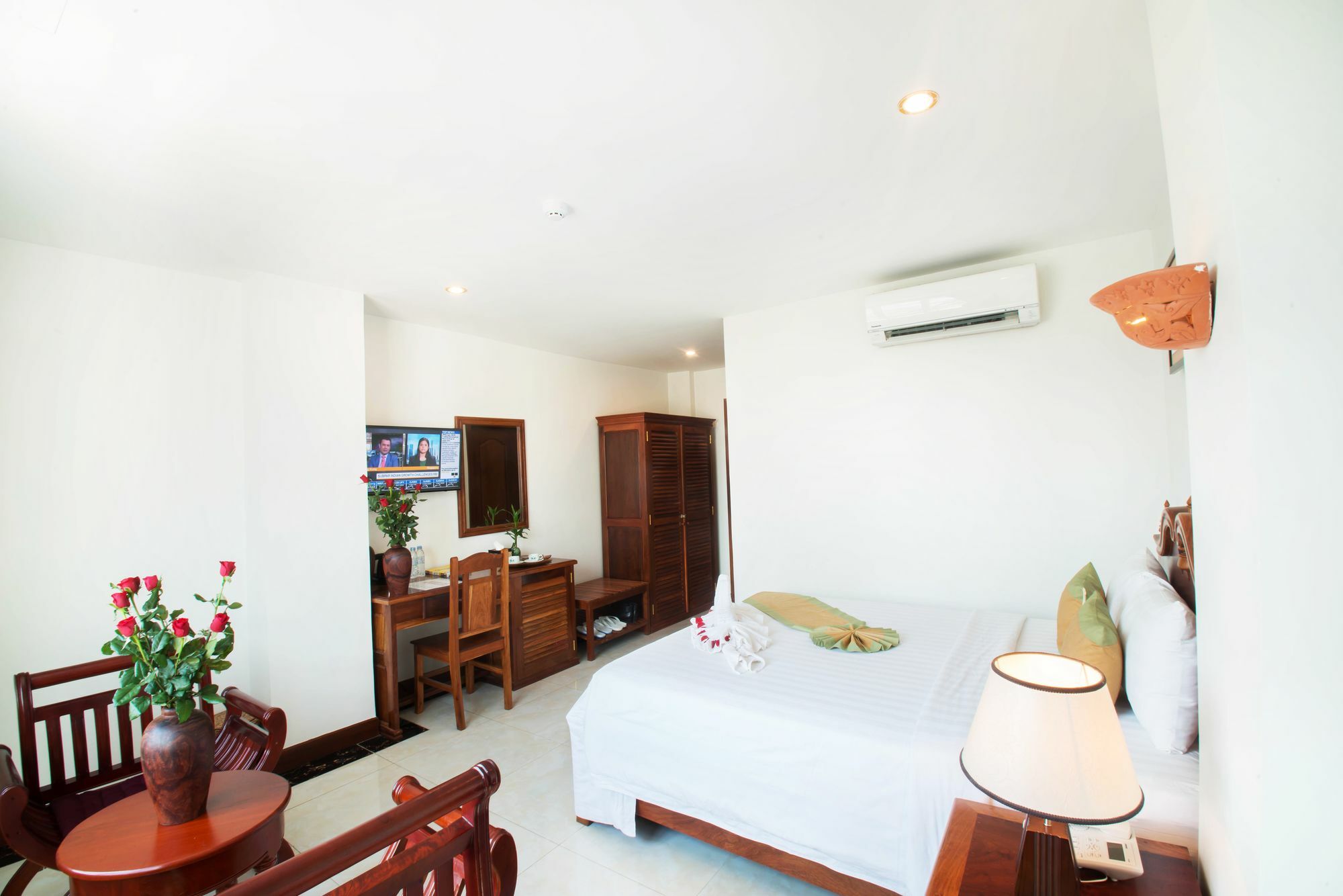 Relax Hotel Phnom Penh Exterior photo